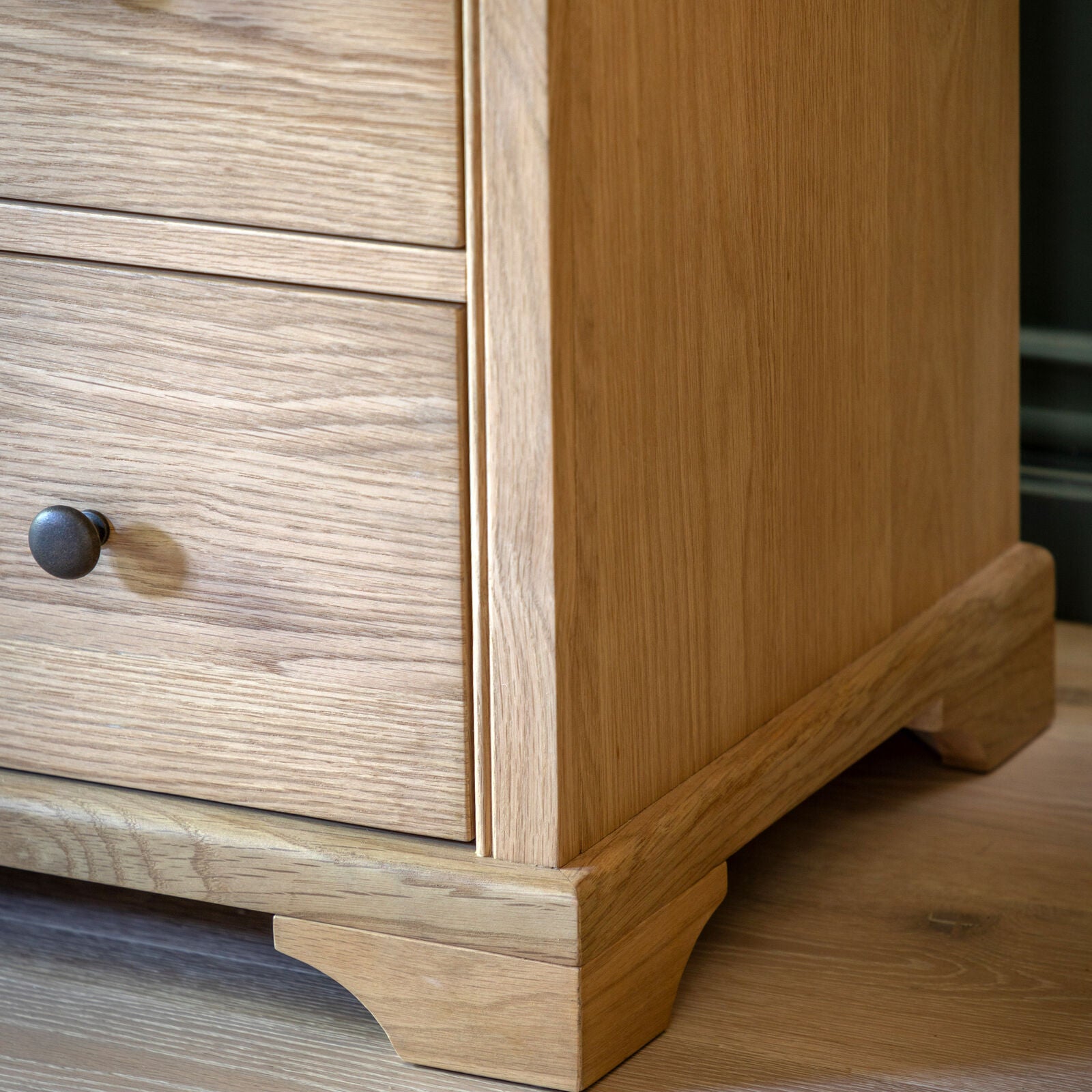 Modern compact oak chest of drawers with three drawers