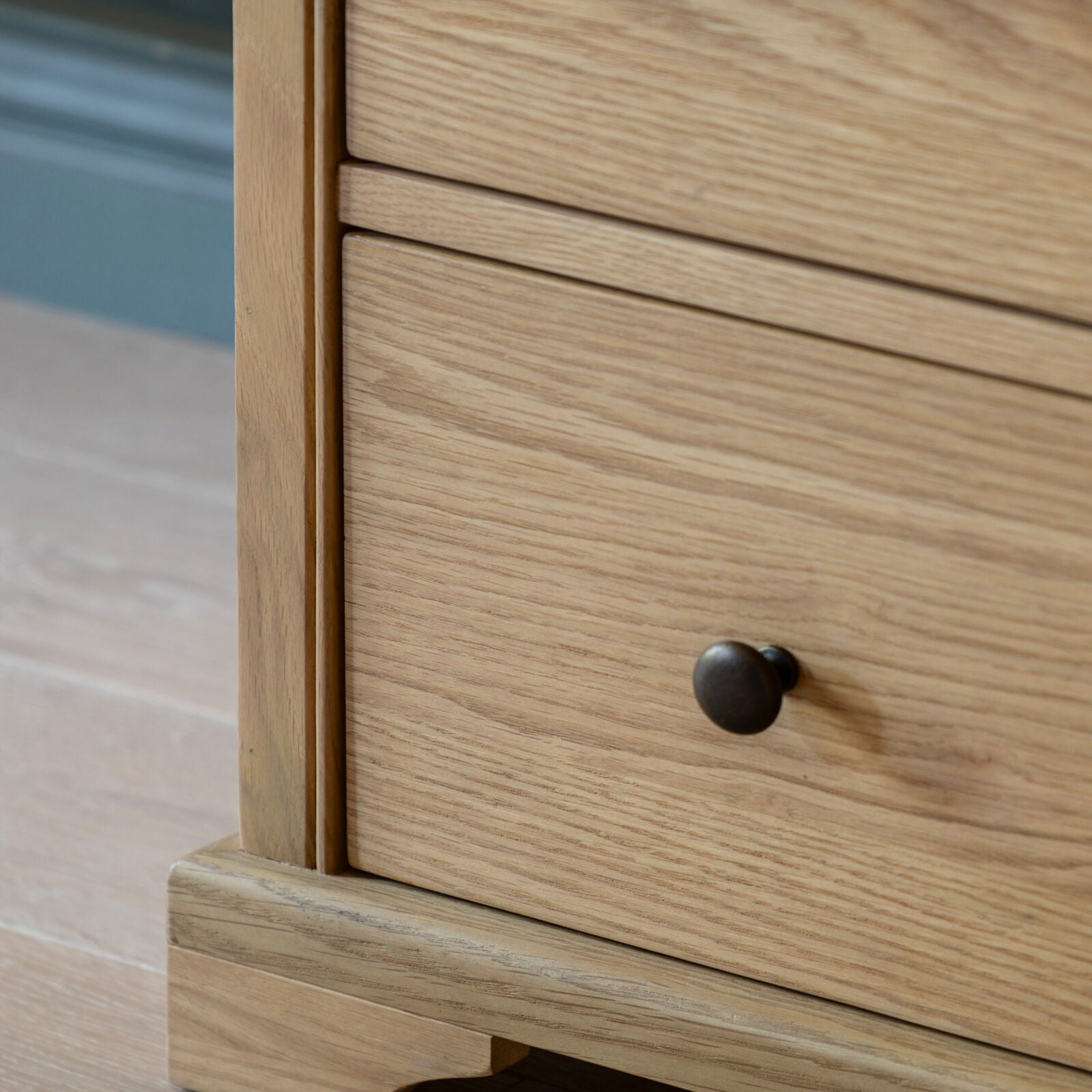 Modern compact oak chest of drawers with three drawers