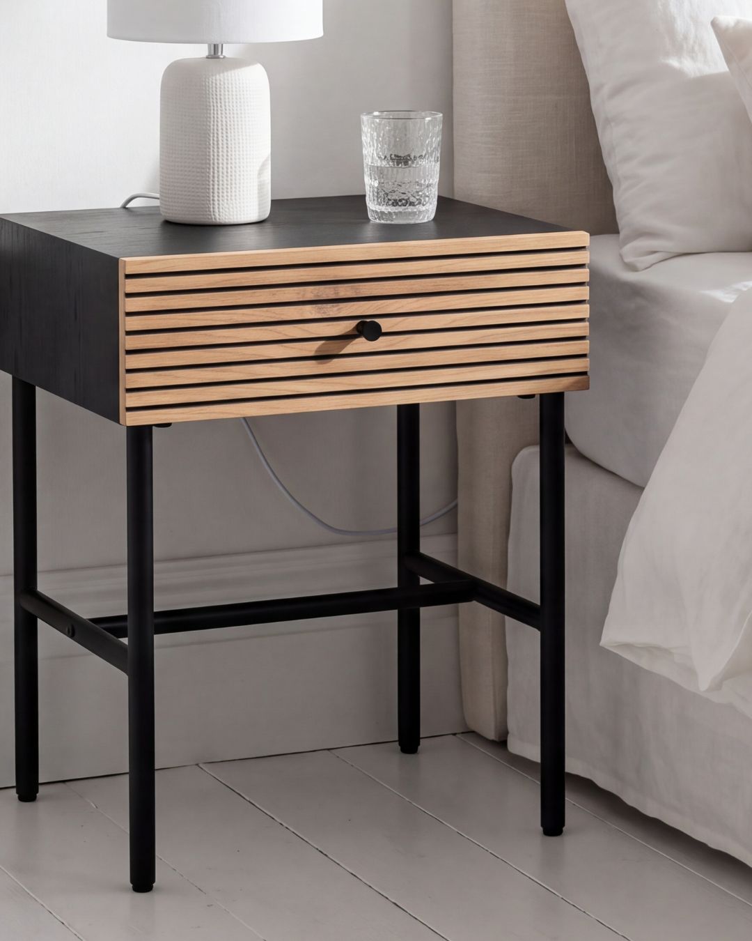 Harlow 40cm Oak Veneer Bedside Table with Drawer