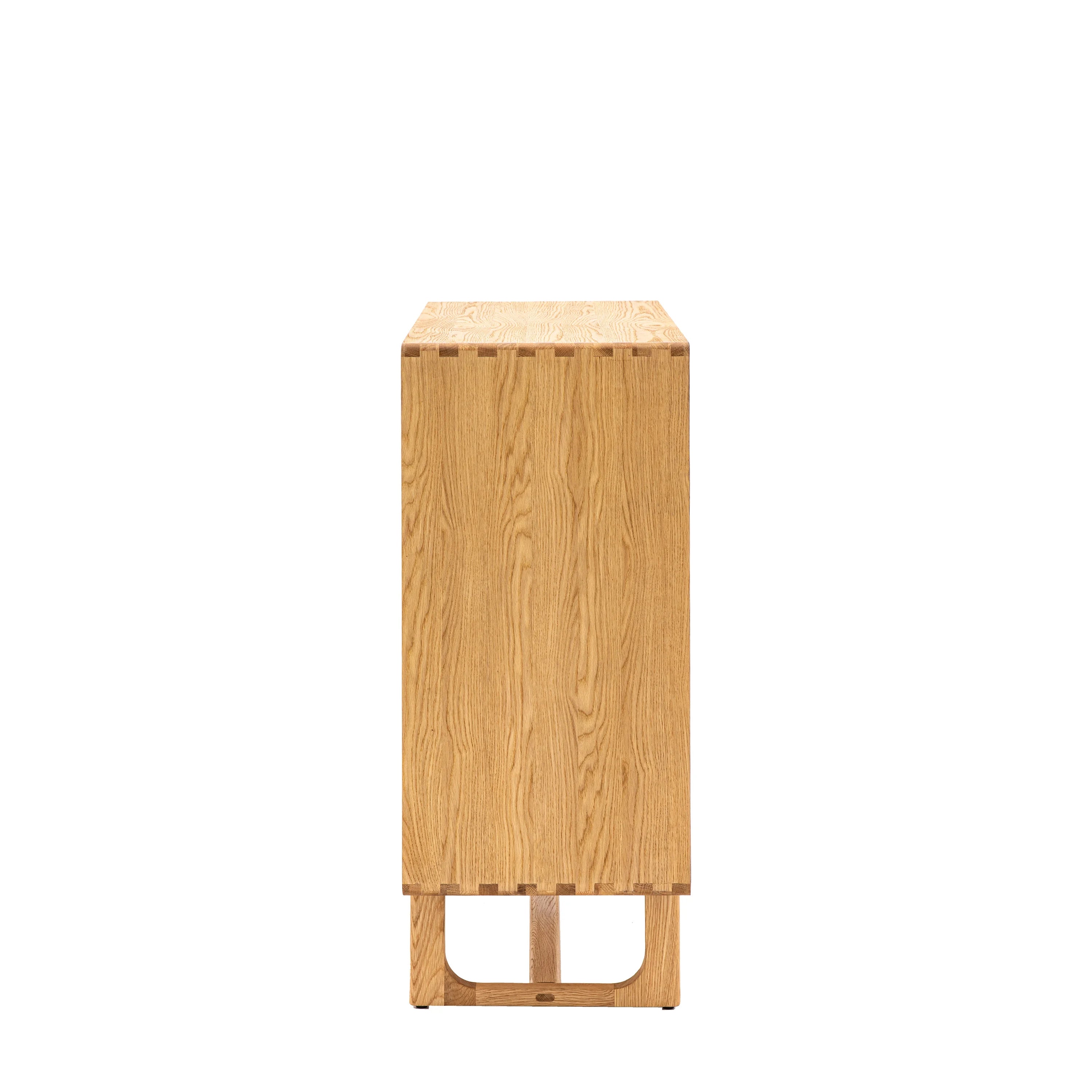 Kantu 5 drawer chest of drawers in oak with traditional jointing