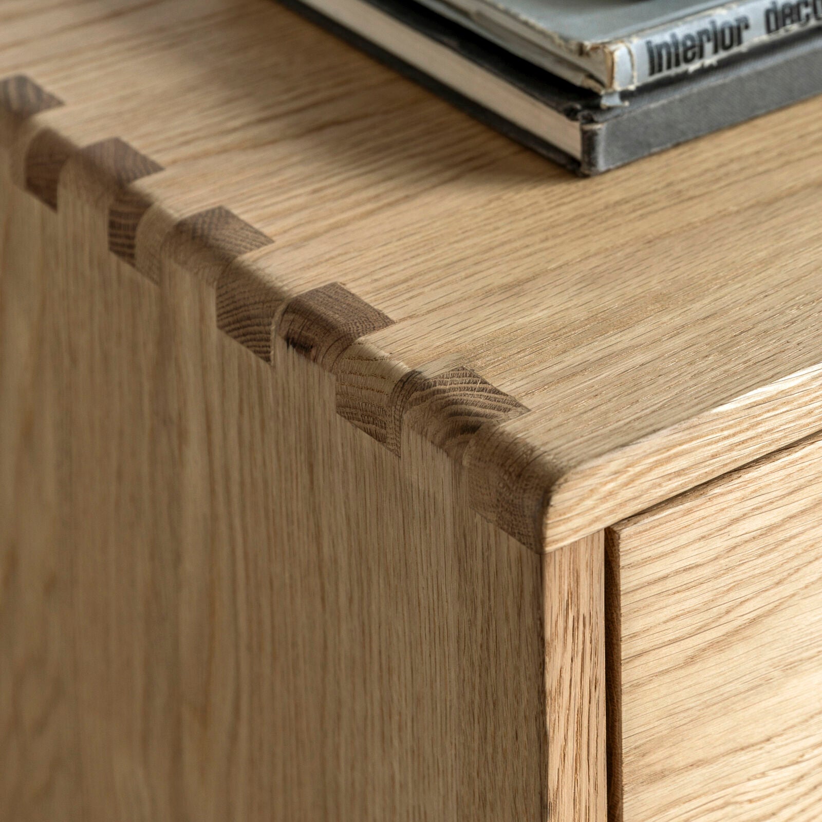 Kantu 5 drawer chest of drawers in oak with traditional jointing | malletandplane.com