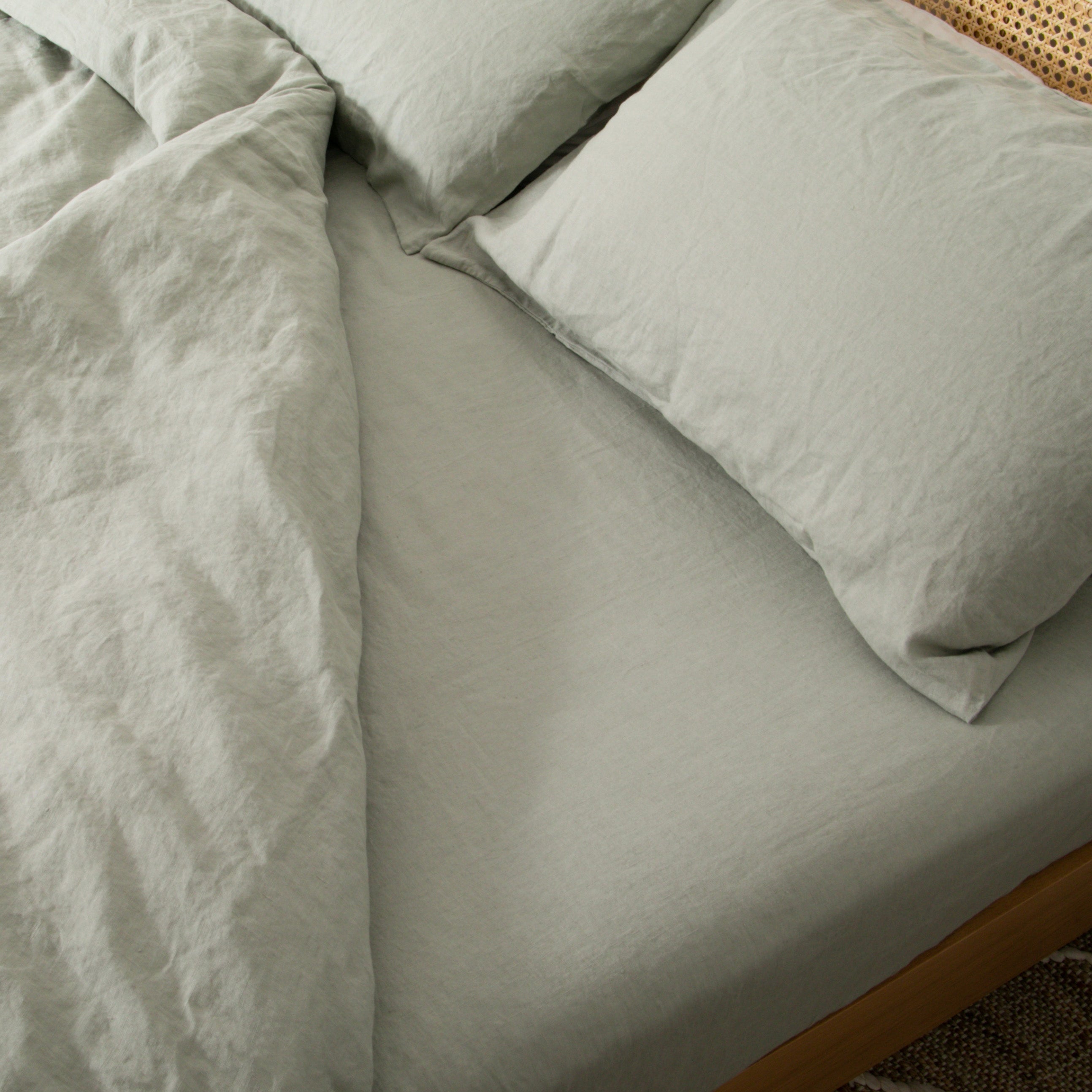 Native Linen Double Fitted Sheet – Sage | malletandplane.com
