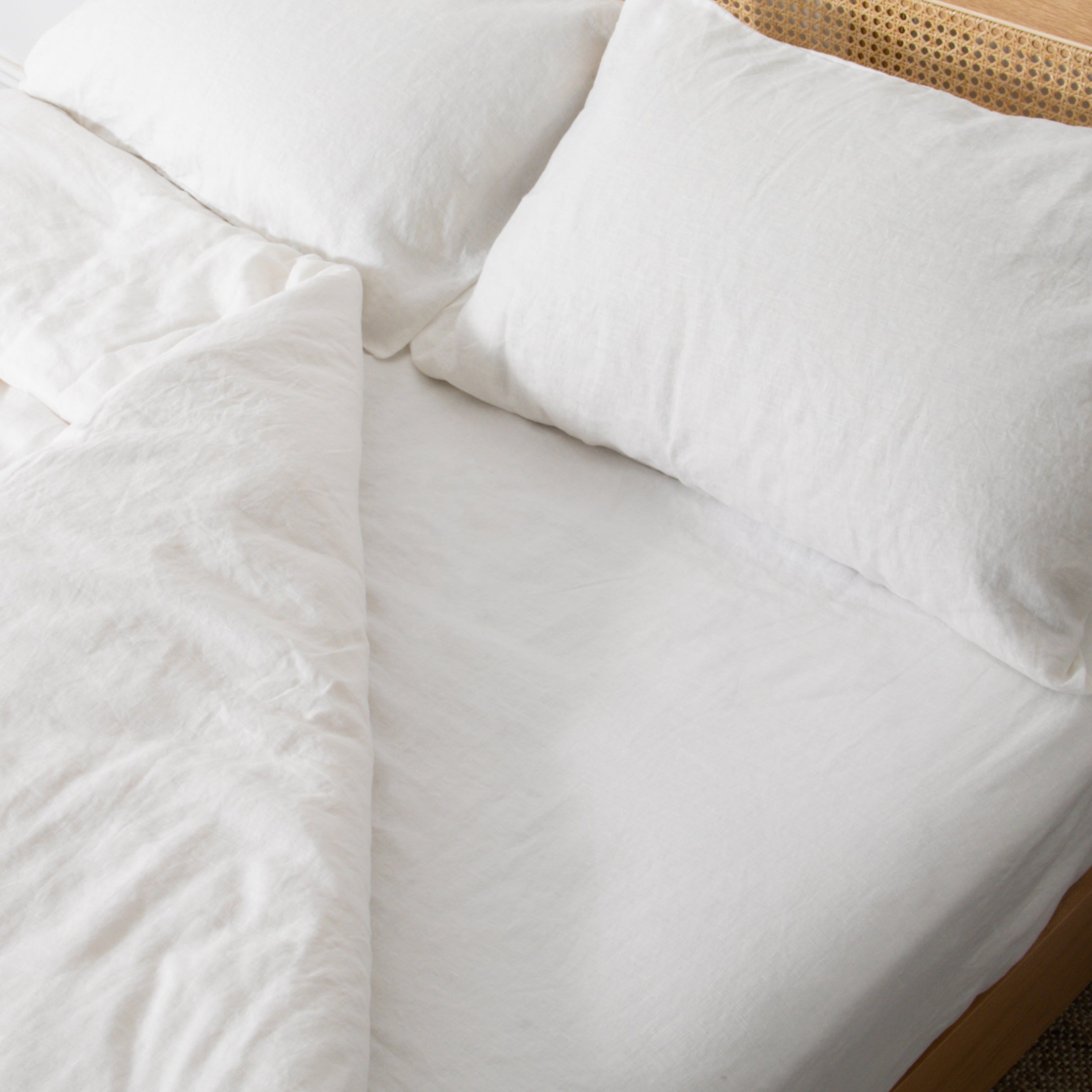 Native Linen King Fitted Sheet – Chalk | malletandplane.com