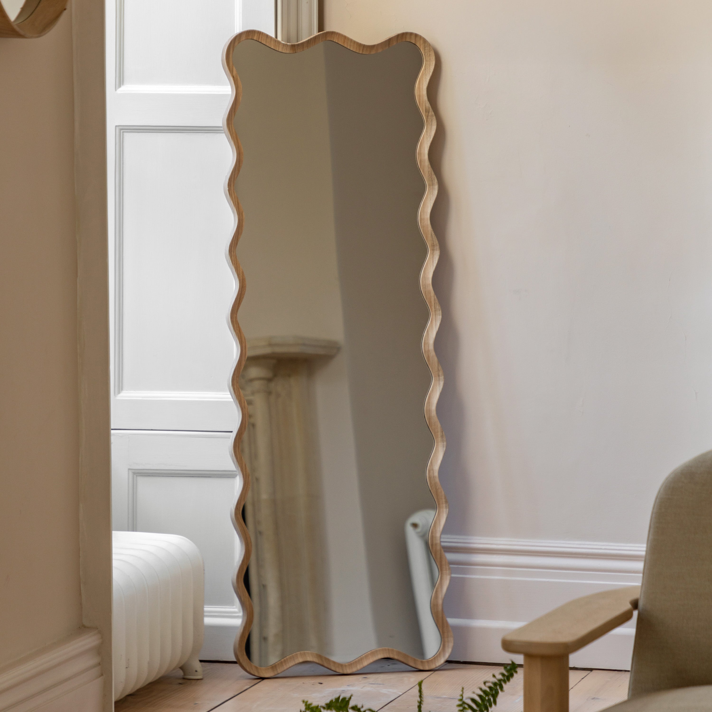 Wiggle Leaner Mirror Oak - detail and lifestyle view 2