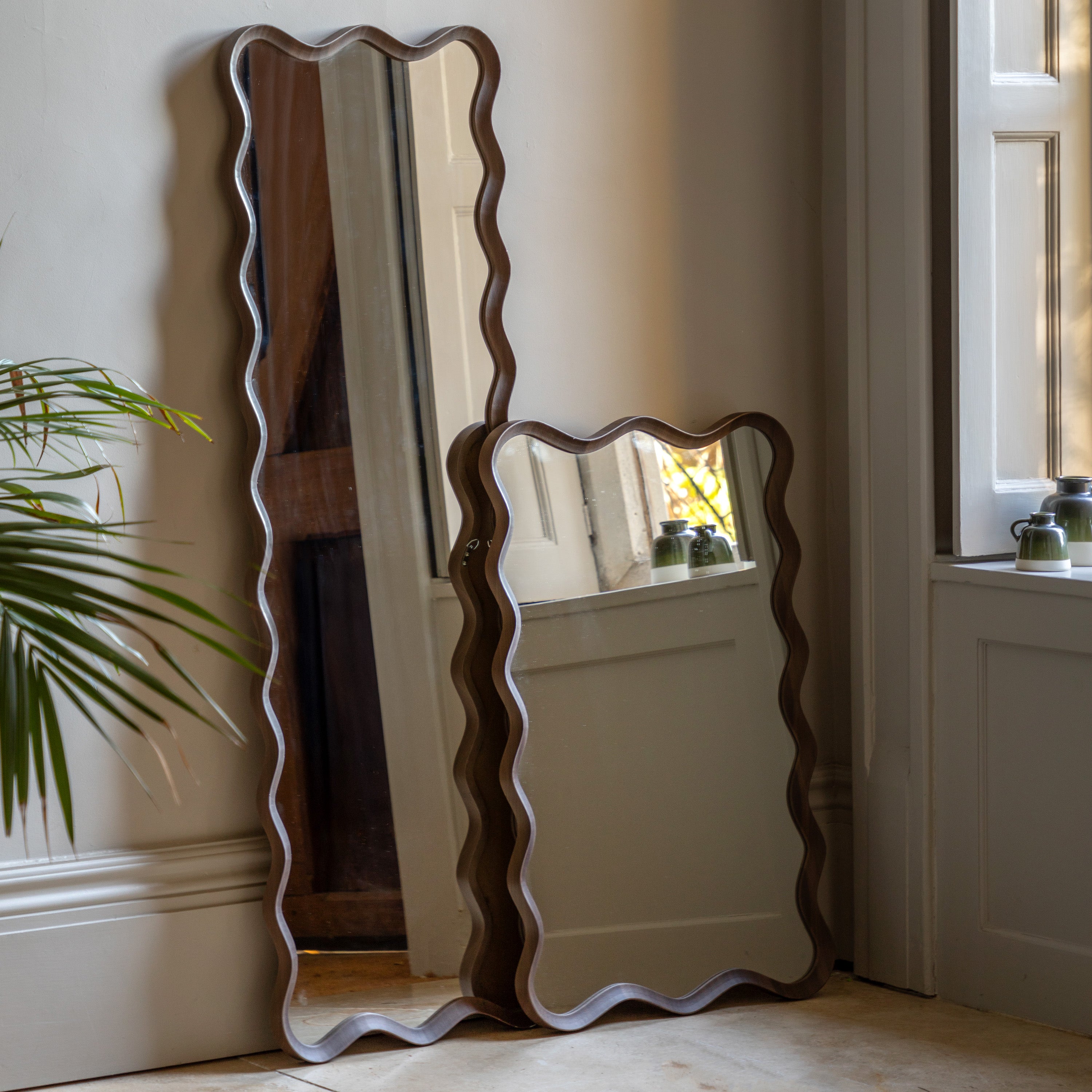 Wiggle Leaner Mirror Walnut - detail and lifestyle view 5