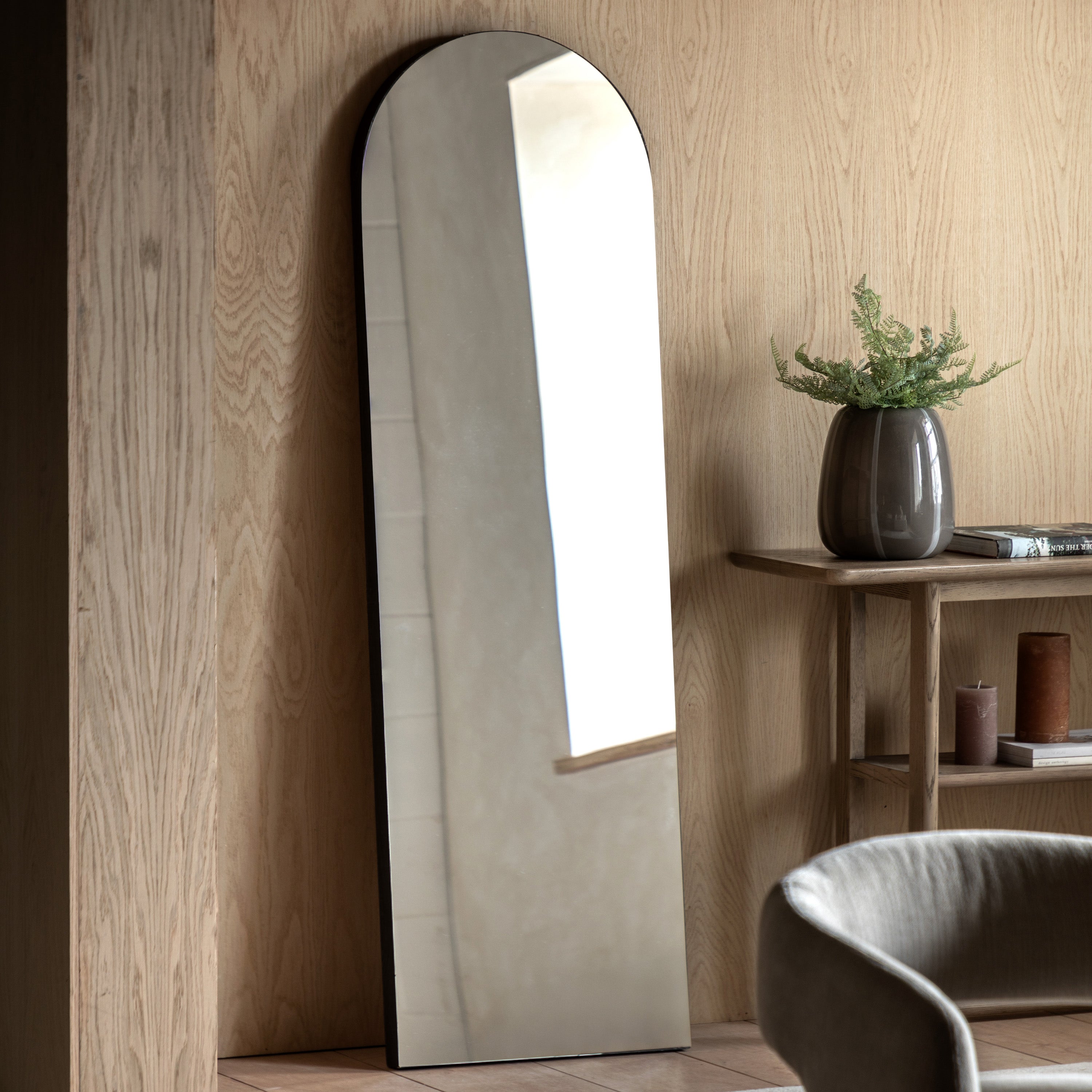 Tokyo Leaner Mirror Black - detail and lifestyle view 2