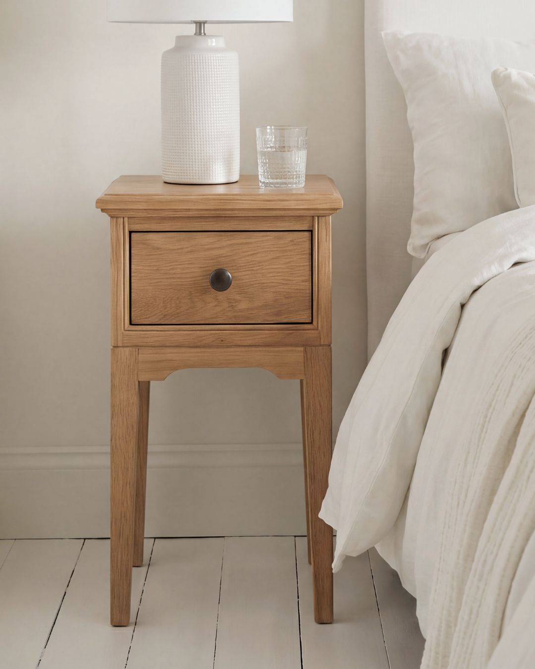 ALVERN Compact Oak Bedside Table