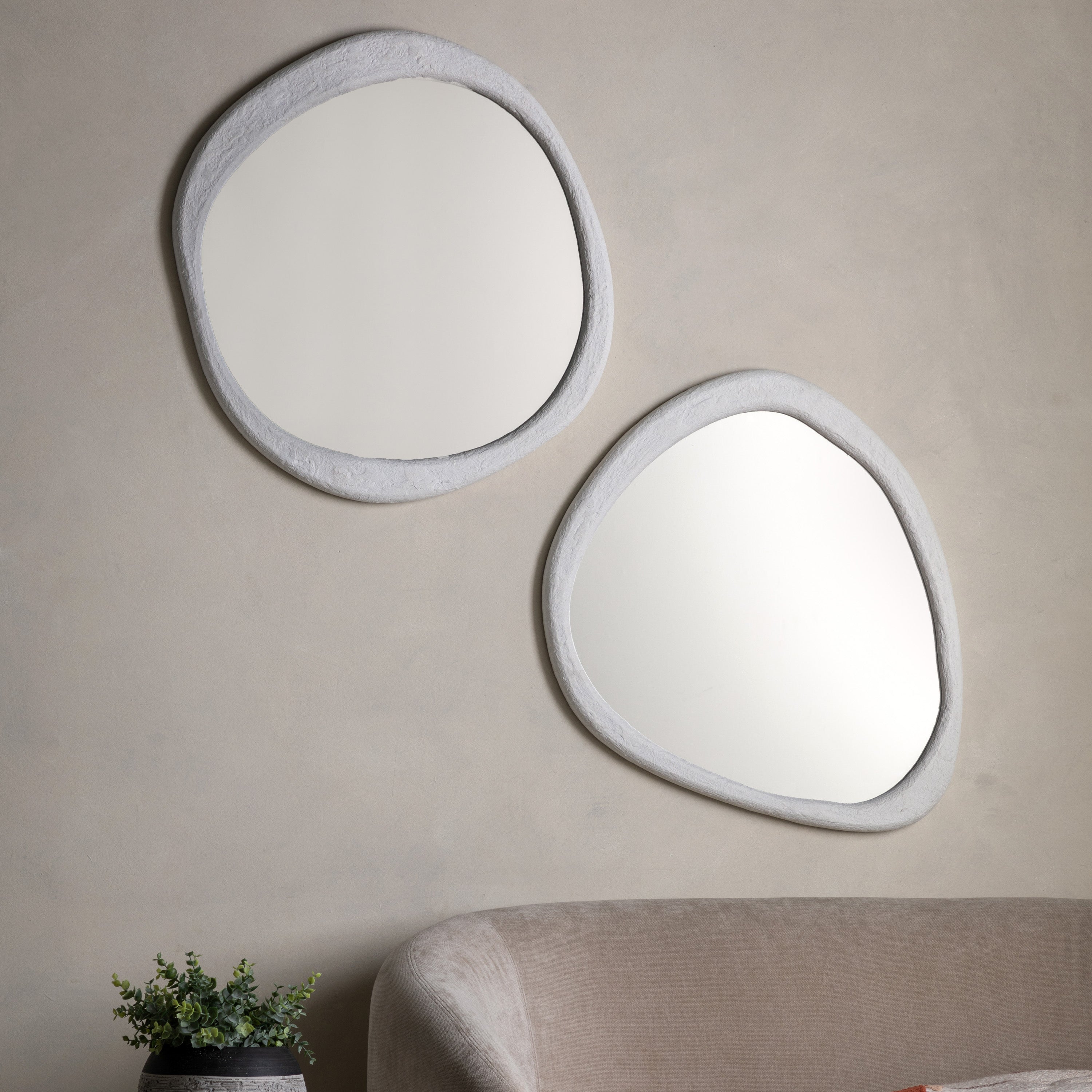 Como Mirror Pebble 1 - detail and lifestyle view 5