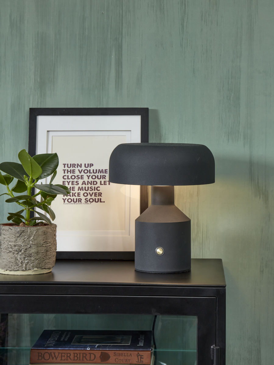 Porto metal table lamp with a mushroom silhouette in black, sand or terracotta | malletandplane.com